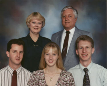 family.jpg (72431 bytes)